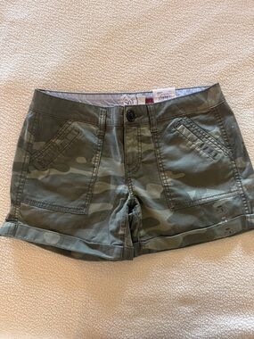 SO Camo Cargo Shorts in Olive